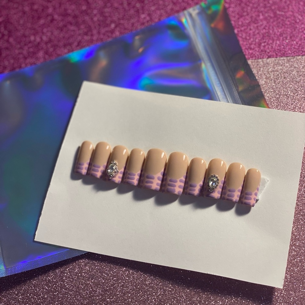 Press on nails